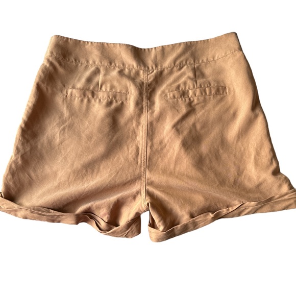 FOREVER 21 XS Contemporary Tan Brown Cargo Shorts BNWOT - Picture 2 of 3